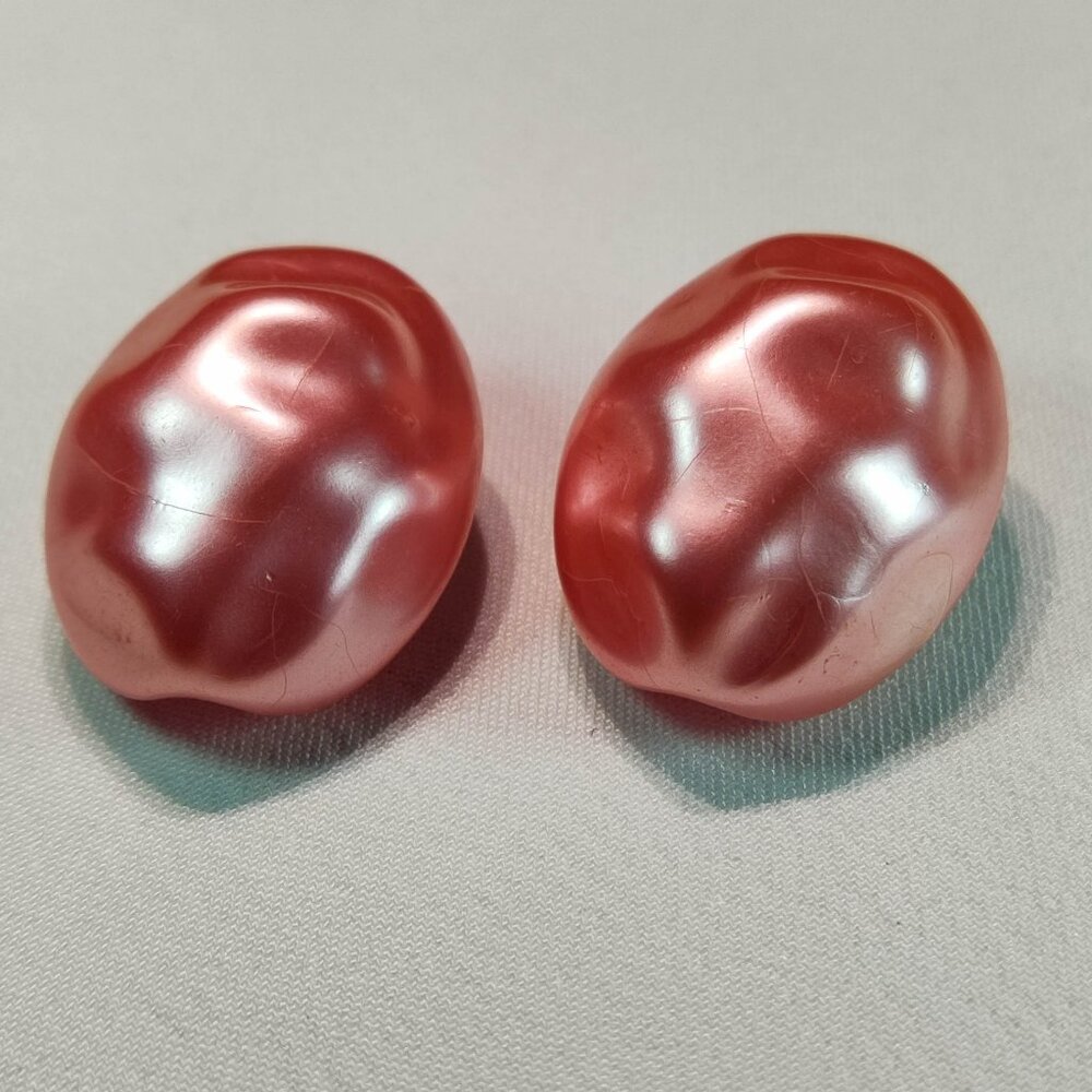1960's Plumb Pearlescence Button Clip Earrings from Hong Kong